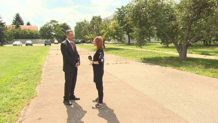 Pneumatika po prejdení na opravovanej ceste pri Podhájskej.