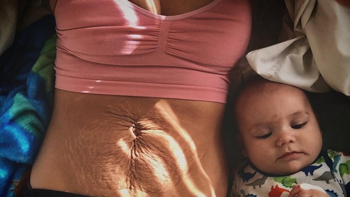 Dvojnásobná mamička otvorene: Temné stránky tehotenstva a materstva