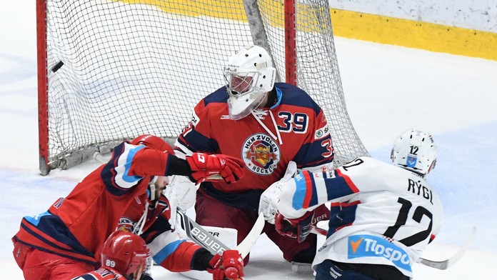 Francúzsky prezident Emmanuel Macron (vpravo) a nemecká kancelárka Angela Merkelová.