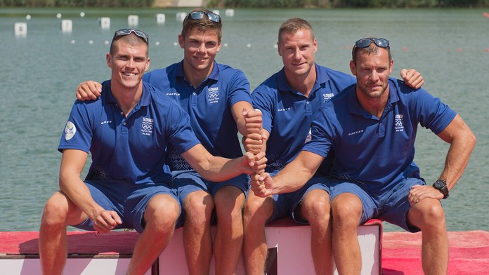 Členovia slovenskej K4-ky zľava Tibor Linka, Denis Myšák, Erik Vlček a Juraj Tarr pred odchodom do dejiska OH v Riu.