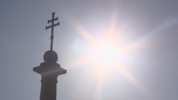 Slnečné počasie vylákalo ľudí do záhrad.