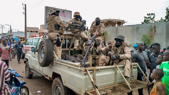 Hráči PSG oslavujú úvodný gól Marquinhosa do bránky Lipska v zápase semifinále Ligy majstrov.