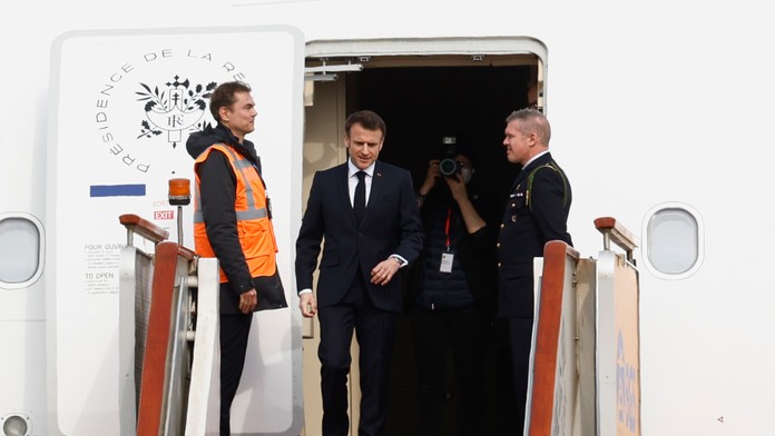 Emmanuel Macron sa stretne s prezidentom Číny. Chce ho odradiť od podpory Ruska