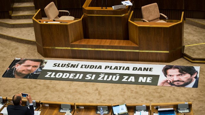 Mimoriadna schôdza Národnej rady SR, ktorú iniciovali opozičné strany SaS a OĽaNO-NOVA s cieľom vysloviť nedôveru ministrovi vnú