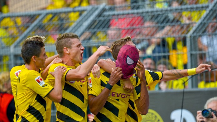 Masku Spidermana si nasadil strelec druhého gólu  Pierre-Emerick Aubameyang.