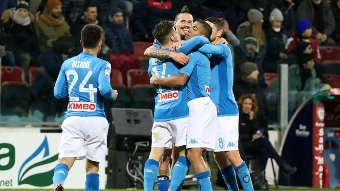 Uprostred slovenský hráč Neapola Marek Hamšík oslavuje svoj gól.