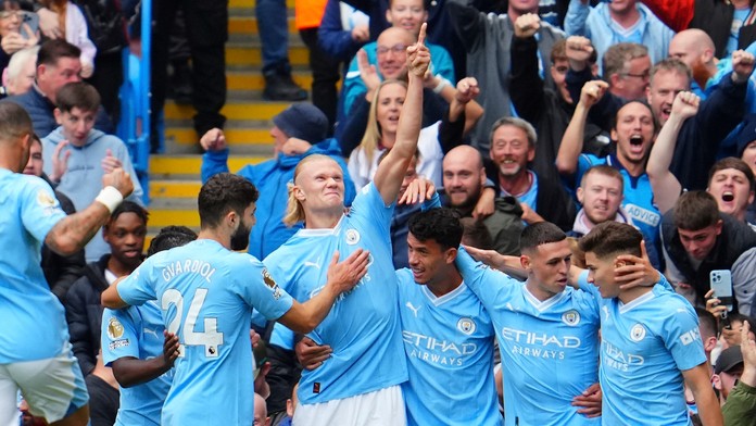 Premier League: Manchester City ponížil United na Old Trafford a dotiahol Tottenham