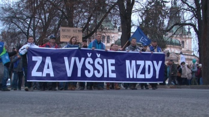 Zamestnanci Embraca chcú vyššie mzdy.