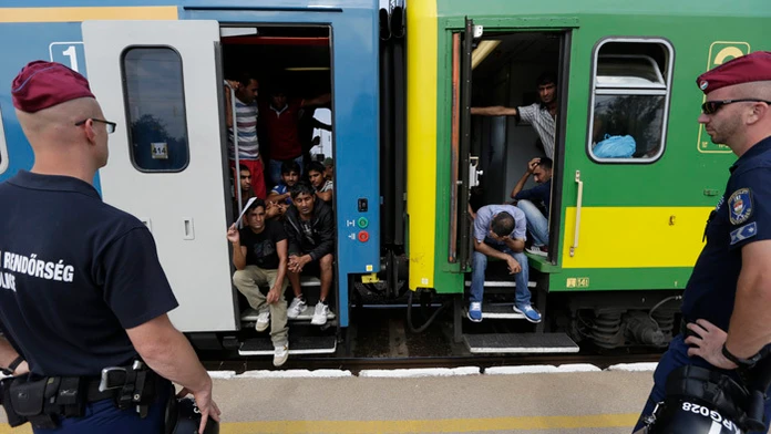 Migranti sa dostali do konfliktu s maďarskou políciou.