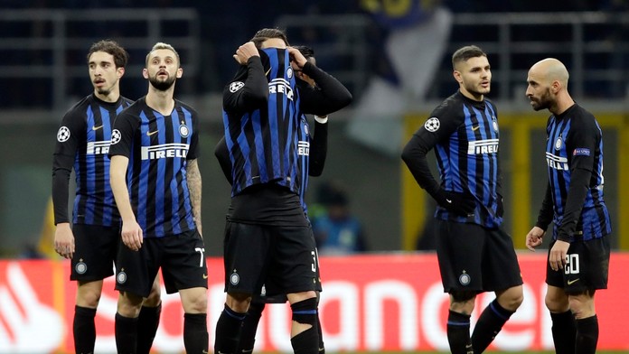 Sklamaní hráči Interu Miláno po dueli LM proti Eindhovenu.
