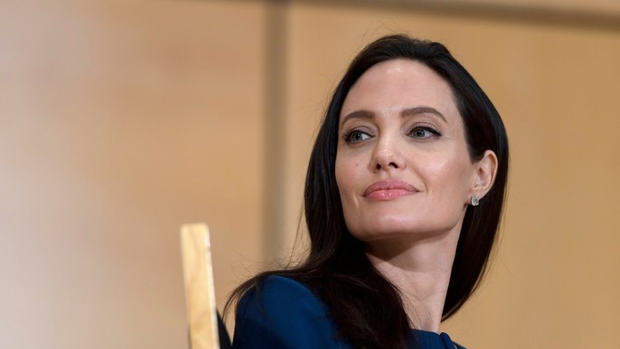 Z chodiacej mŕtvoly opäť krásna žena. Angeline pomohla záhadná procedúra