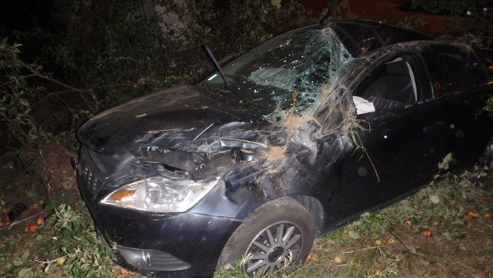 Havarované auto vodičky, ktorá nafúkala.