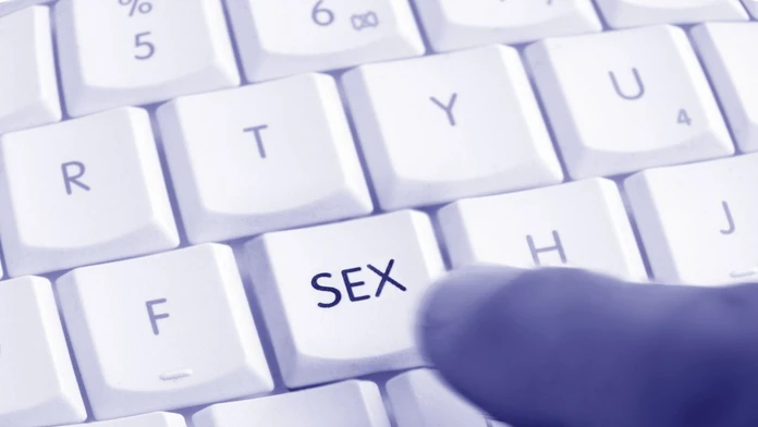 Klávesnica počítača, na ktorej je znázornené slovo sex.