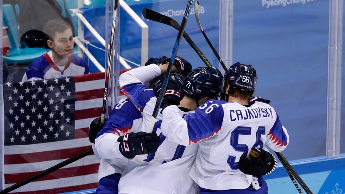 Garrett Roe (vpravo) z USA v suboji s Michalom Krištofom v dueli na ZOH 2018.