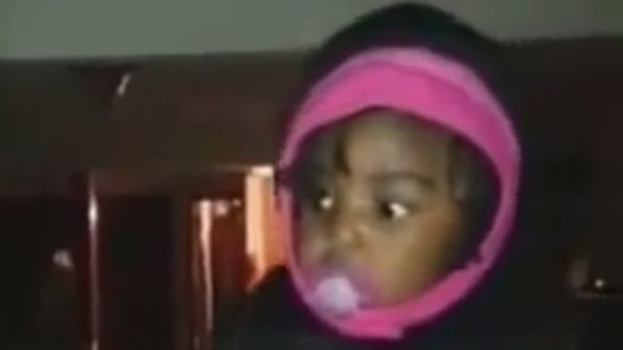 Dievčatko uvidelo otcove dvojča