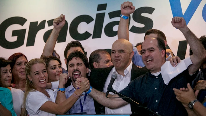 Voľby vo Venezuele vyhrala opozícia.