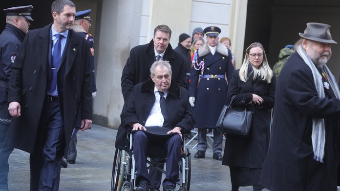 Zemana v nemocnici prevezú na štandardnú izbu. Hrozí opakovanie trombózy, varujú lekári