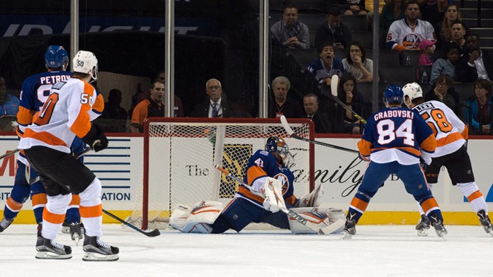Michail Grabovski (84), Taylor Leirer skóruje do bránky Jaroslava Haláka. 