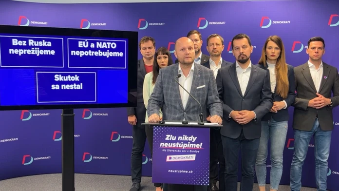 Tlačová konferencia strany Demokrati o bilbordovej kampani