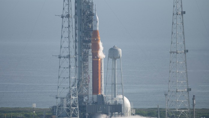 NASA: Štart rakety programu Artemis opäť odložili pre únik vodíka