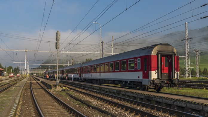 Tri mestá na východe Slovenska budú asi rok odstavené od vlakovej dopravy
