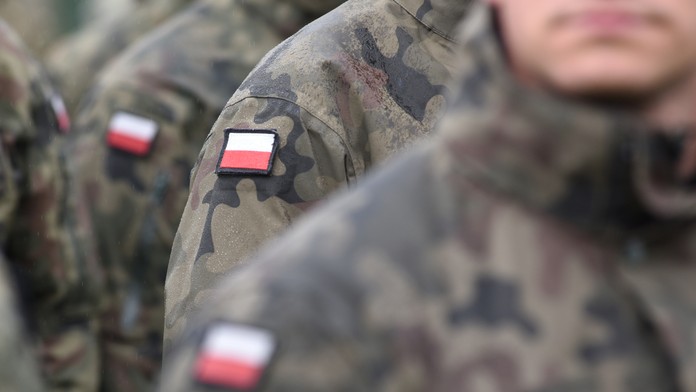 Poľsko má čoraz väčší strach zo situácie na hraniciach s Bieloruskom. Vyšle tam ďalších tisíc vojakov