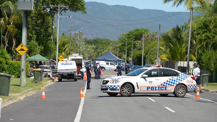 Osem mŕtvych detí a zranenú ženu objavila dnes austrálska polícia po príchode do domu v meste Cairns v štáte Queensland. 