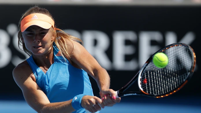 Slovenská tenistka Daniela Hantuchová odvracia loptičku Britke Heather Watsonovej v prvom kole grandslamového tenisového turnaja