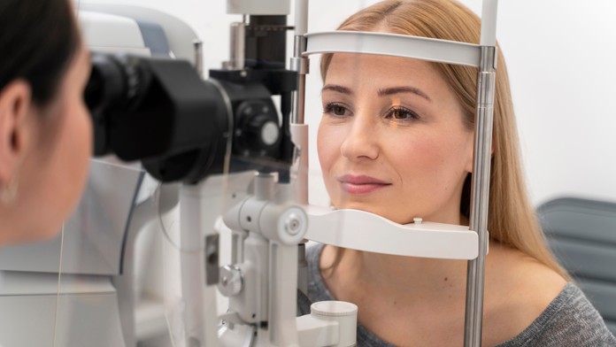 Zvažujete vyšetrenie v optike? Hrozí vám poškodenie zraku, varuje optometrista