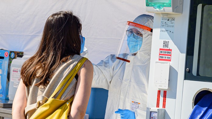 V Pezinku pribudlo mobilné odberové miesto na ochorenie COVID-19.