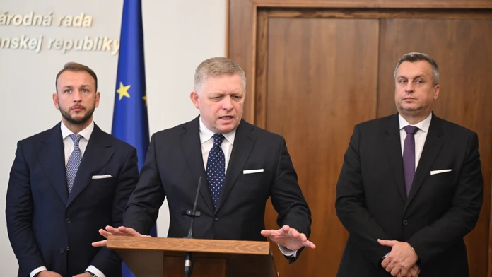Na snímke predsedovia koaličných strán Robert Fico, Matúš Šutaj Eštok a Andrej Danko 