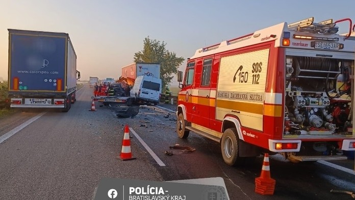 Zrážka dvoch kamiónov. 