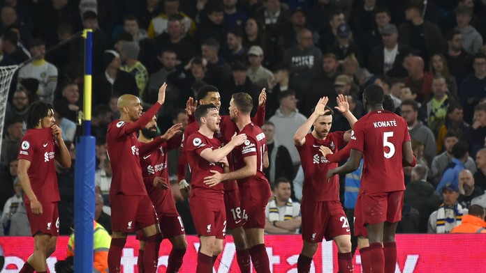 Futbalisti Liverpoolu oslavujú gól.