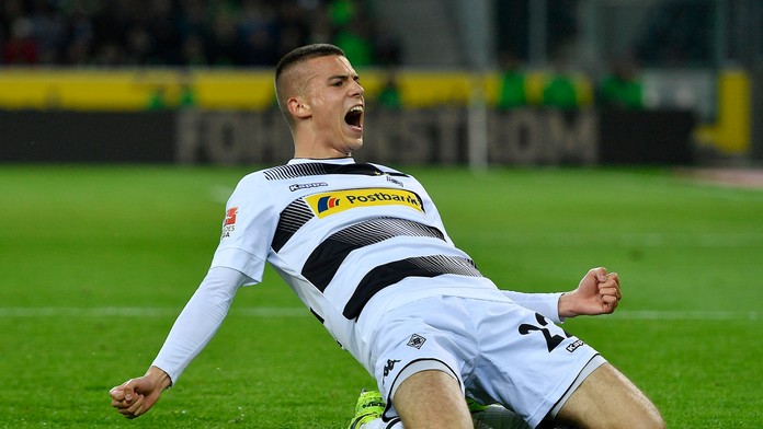 László Bénes sa teší z gólu.