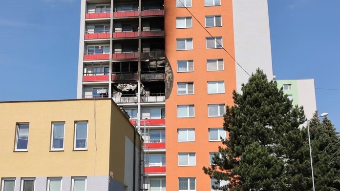 Padlo obvinenie v prípade požiaru v Handlovej, pri ktorom zomreli štyria ľudia. Zapríčinila ho séria zlých krokov