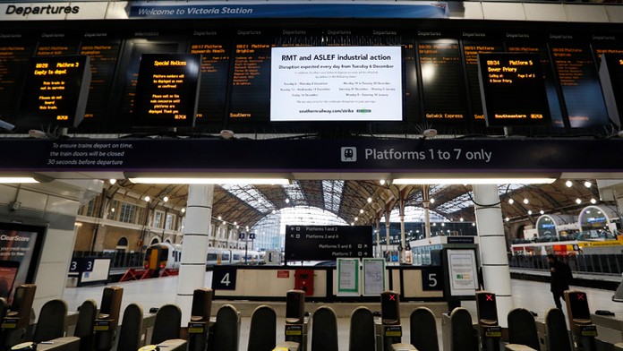 Victoria Station v Londýne.