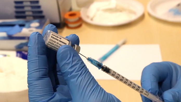 Do konca roka môže exspirovať 200-tisíc dávok vakcín proti COVID-19