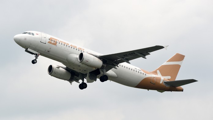 Zdesenie na palube lietadla. Pilot oznámil cestujúcim, že nedokáže pristáť