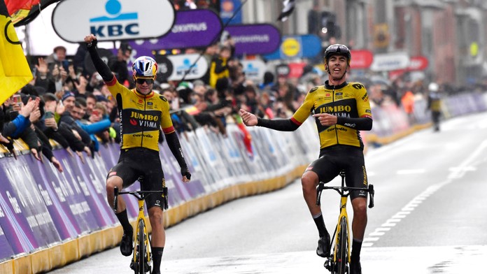 Cyklistickú klasiku ovládol jeden tím. Pekné gesto predviedol Wout van Aert. Sagan o triumf nebojoval