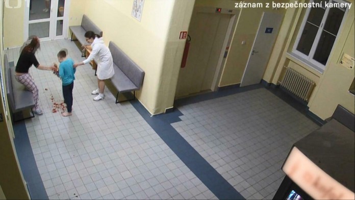 Hasiči zasahovali pri požiari polyfunkčnej budovy vo Svrčinovci.