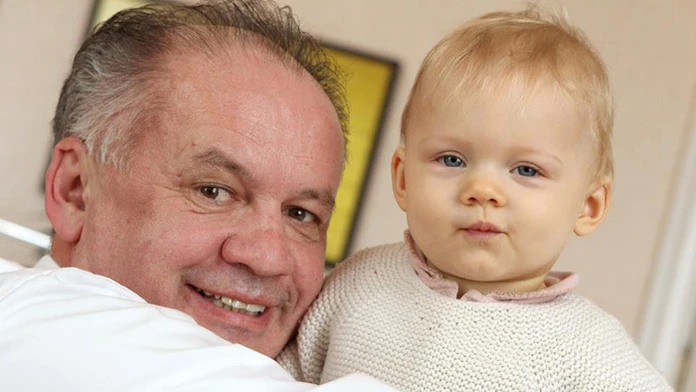 Prezident Andrej Kiska s vnučkou Miou.