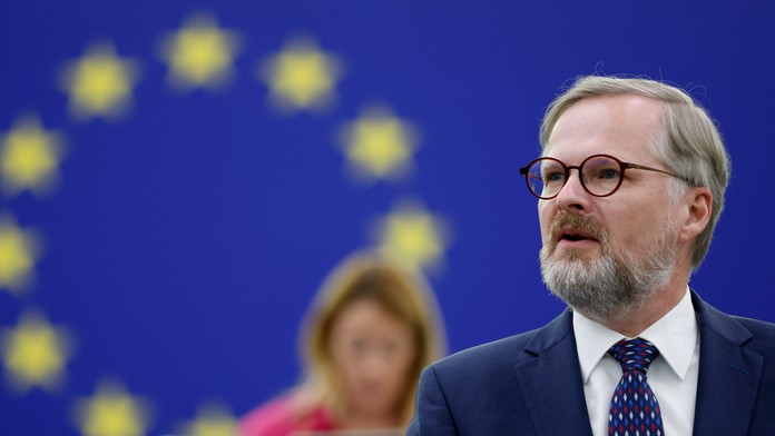 Vláda českého premiéra Fialu prežila hlasovanie o vyslovení nedôvery