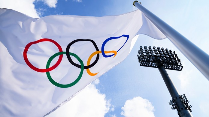 Olympijská vlajka.