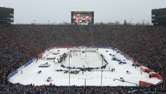 O takejto návštevnosti sa v bežných zápasoch NHL môže hokejistom len snívať.