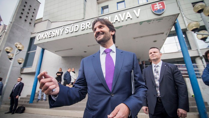 Slovenský brankár Patrik Rybár počas zápasu českej hokejovej extraligy Brno - Hradec Králové.