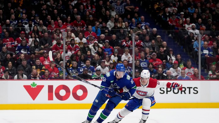 Montreal stratil štvorgólový náskok a podľahol Vancouveru. Boston prišiel o rekordnú víťaznú sériu
