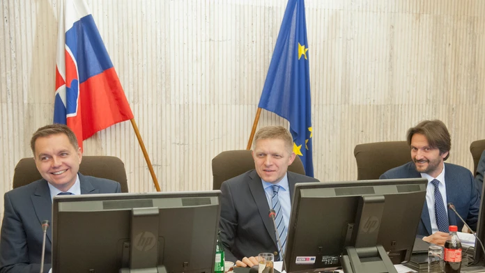 Na snímke zľava minister financii SR Peter Kažimír, predseda vlády SR Robert Fico a minister vnútra SR Robert Kaliňák