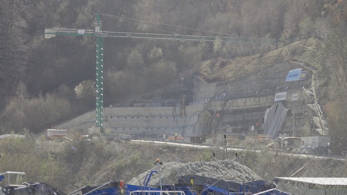 Dva diaľničné tunely nevieme dostavať, stavbu tretieho ani rozbehnúť