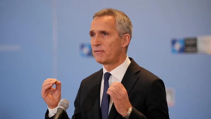 Stoltenberg: Musíme sa pripraviť na dlhú vojnu na Ukrajine