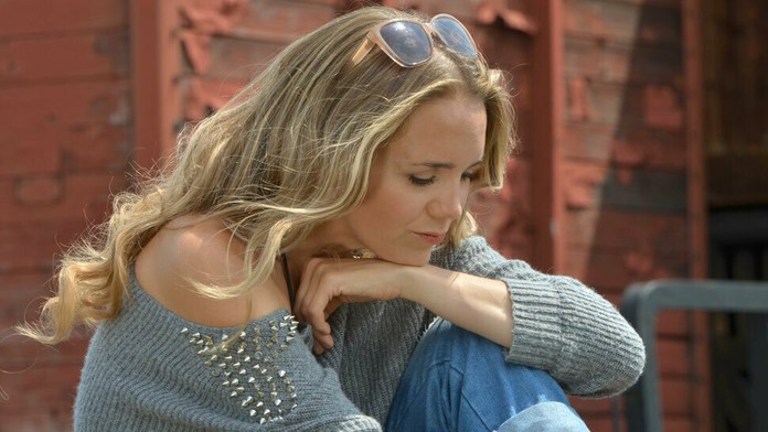 Na snímke z 23. mája 2016 tréner FC Barcelony Luis Enrique drží za rukudcéru Xanu, ktorá podľahla rakovine.